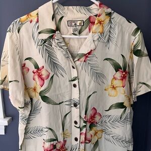 Women’s Floral/tropical Button-Up Shirt petite  XL